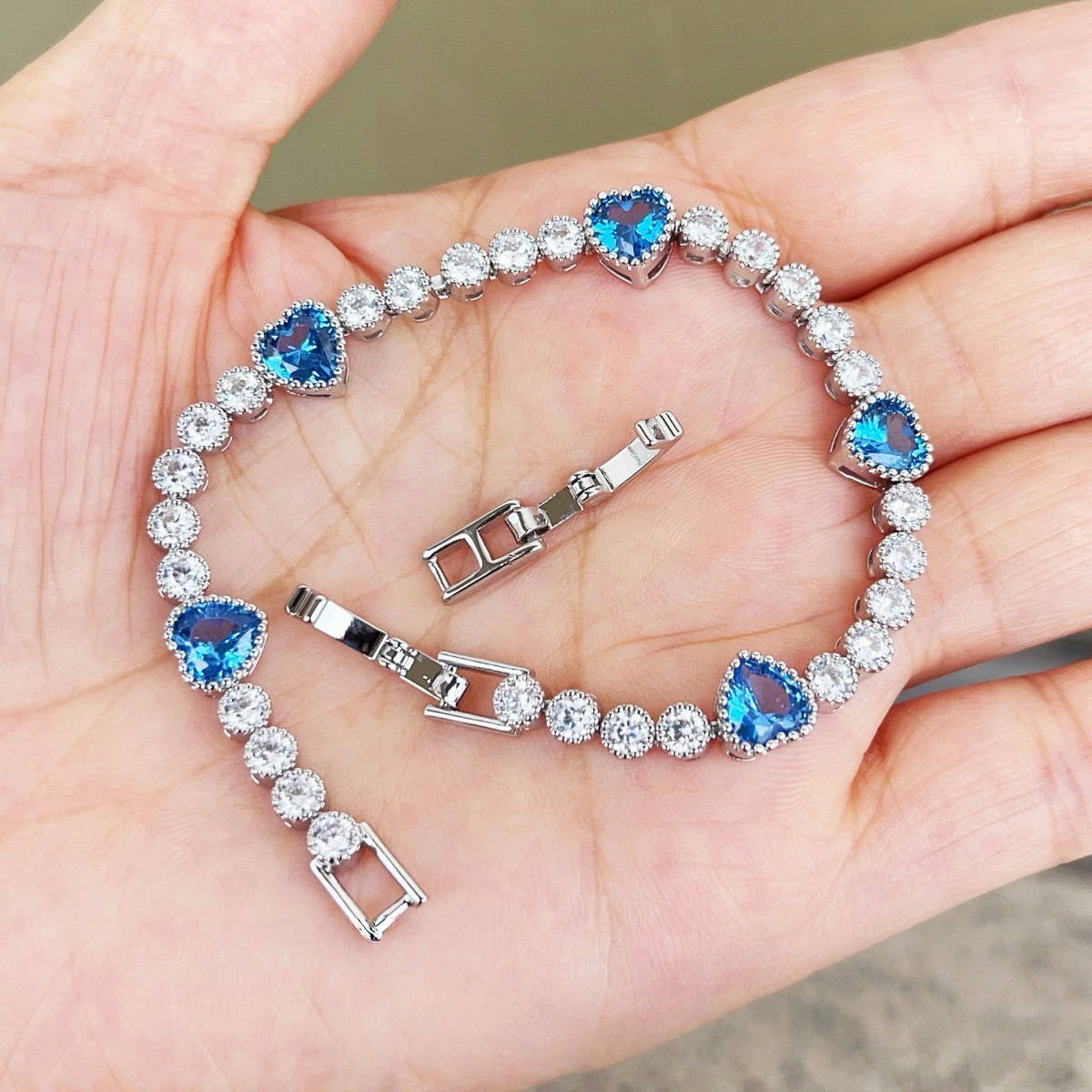 Zircon Heart-Shaped Bracelet