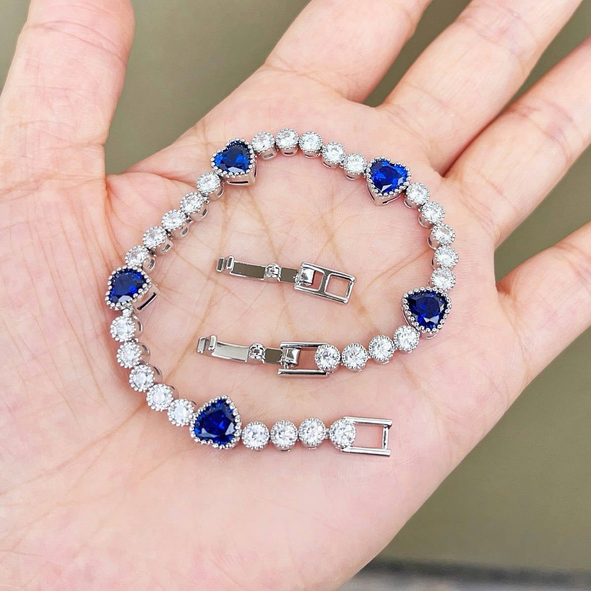 Zircon Heart-Shaped Bracelet