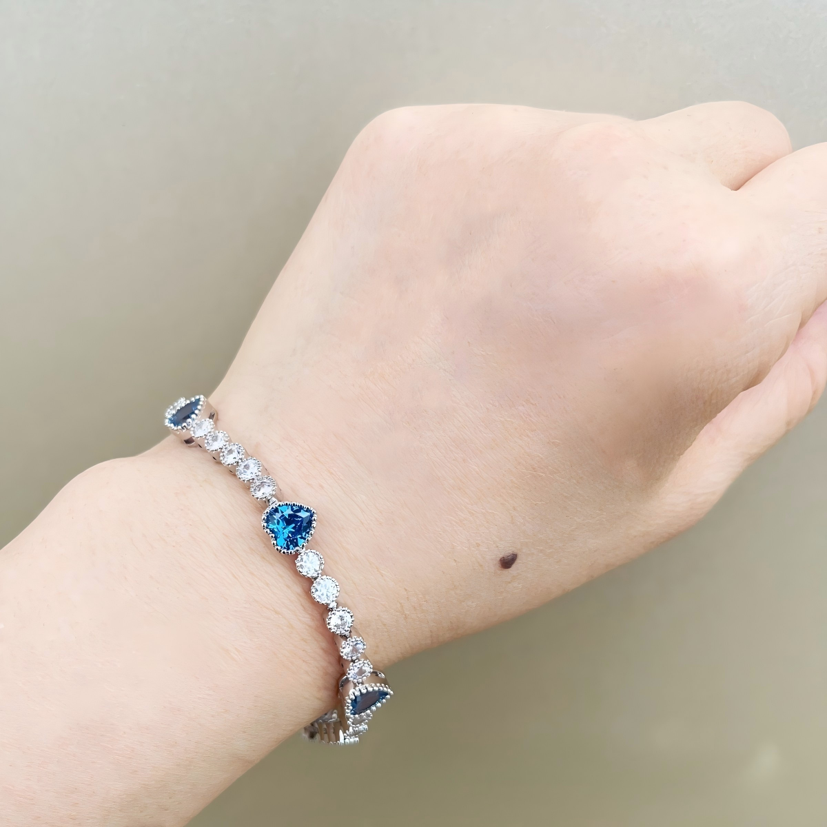 Zircon Heart-Shaped Bracelet