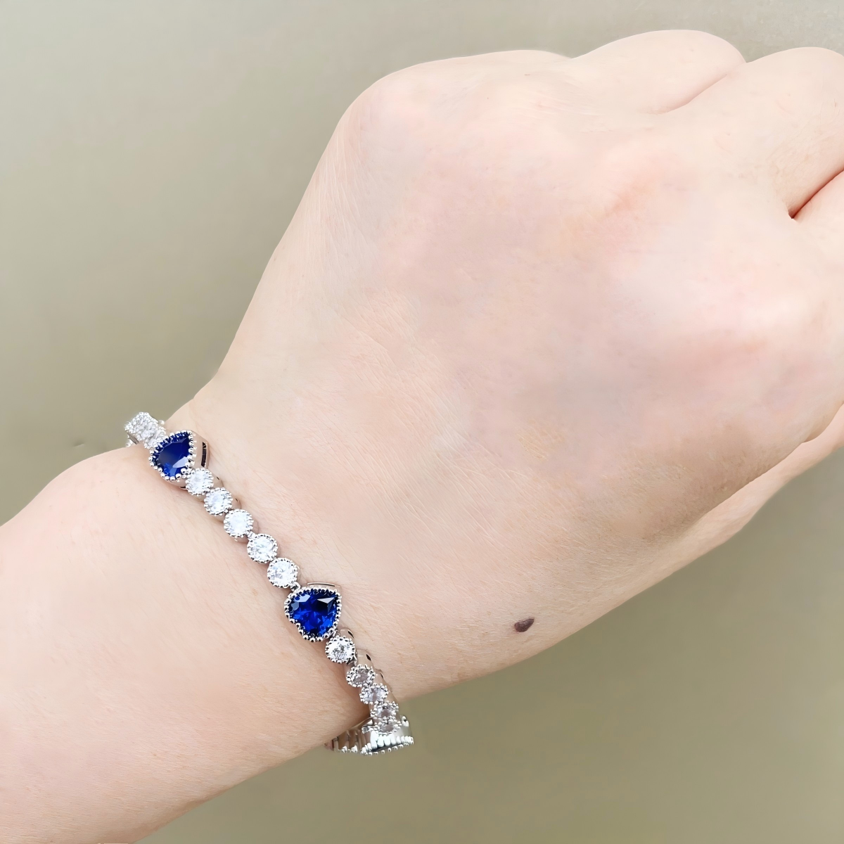 Zircon Heart-Shaped Bracelet